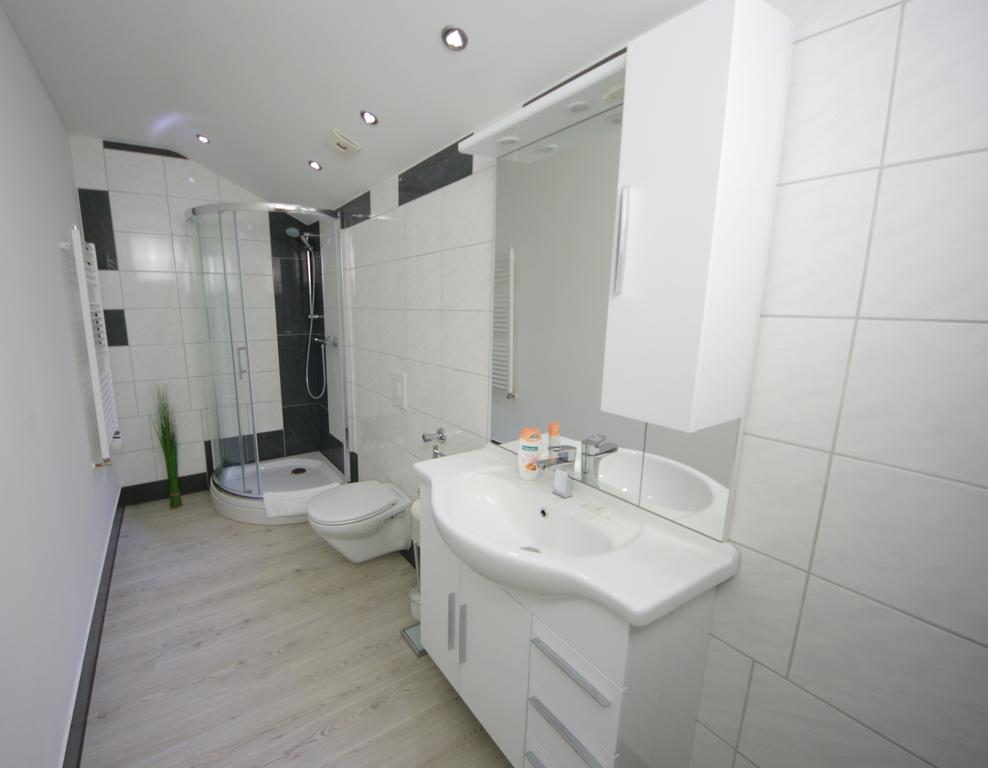 Hotel Am Rosenplatz,24 Stunden Check In, Kostenfreie Parkplaetze Brechtorf Bilik gambar