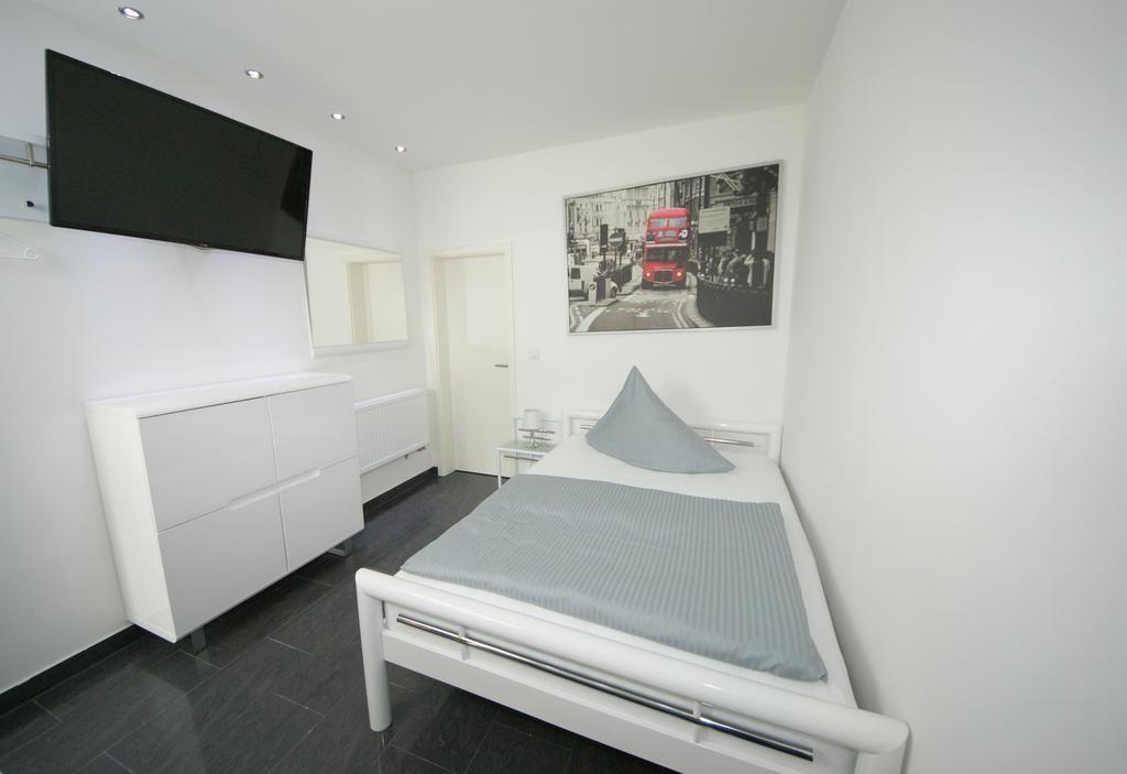 Hotel Am Rosenplatz,24 Stunden Check In, Kostenfreie Parkplaetze Brechtorf Luaran gambar
