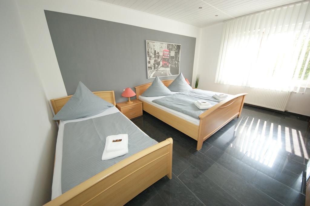 Hotel Am Rosenplatz,24 Stunden Check In, Kostenfreie Parkplaetze Brechtorf Luaran gambar