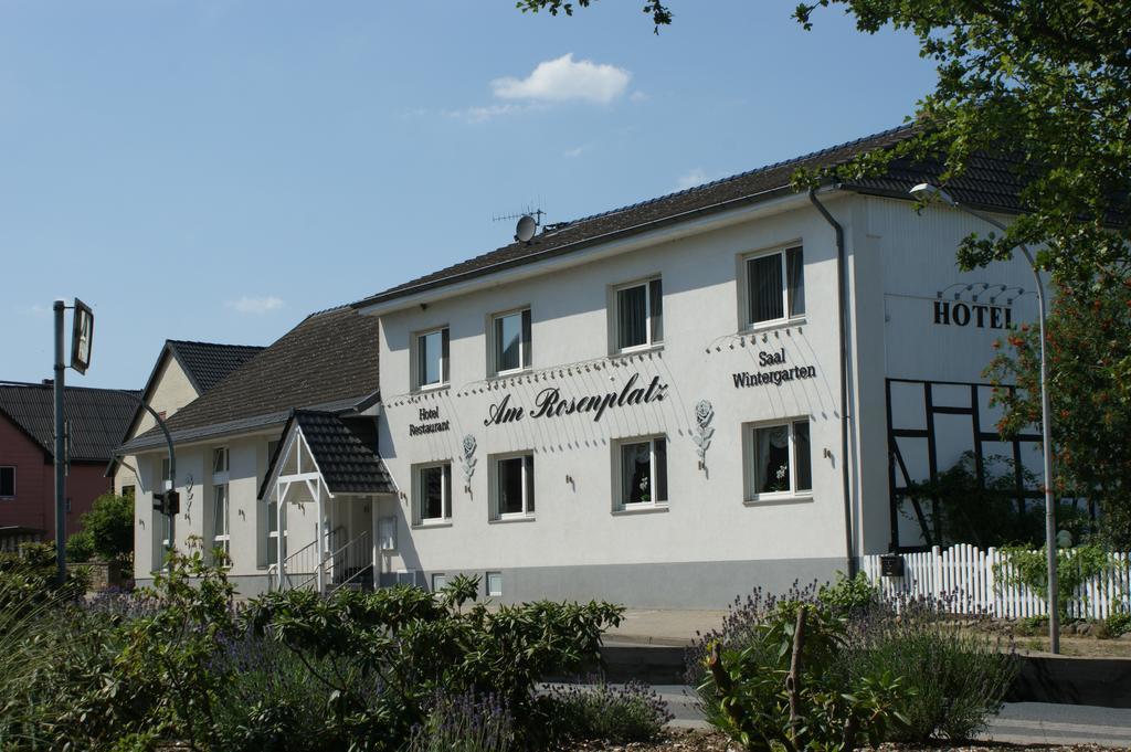 Hotel Am Rosenplatz,24 Stunden Check In, Kostenfreie Parkplaetze Brechtorf Luaran gambar