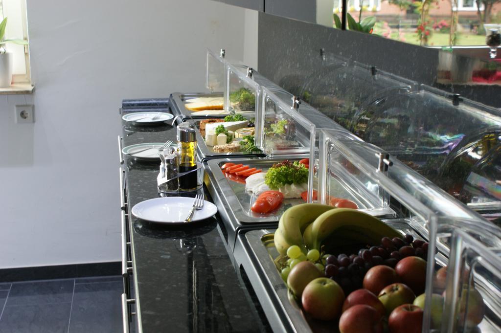 Hotel Am Rosenplatz,24 Stunden Check In, Kostenfreie Parkplaetze Brechtorf Bilik gambar