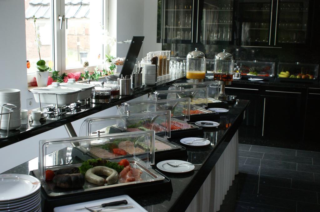 Hotel Am Rosenplatz,24 Stunden Check In, Kostenfreie Parkplaetze Brechtorf Luaran gambar