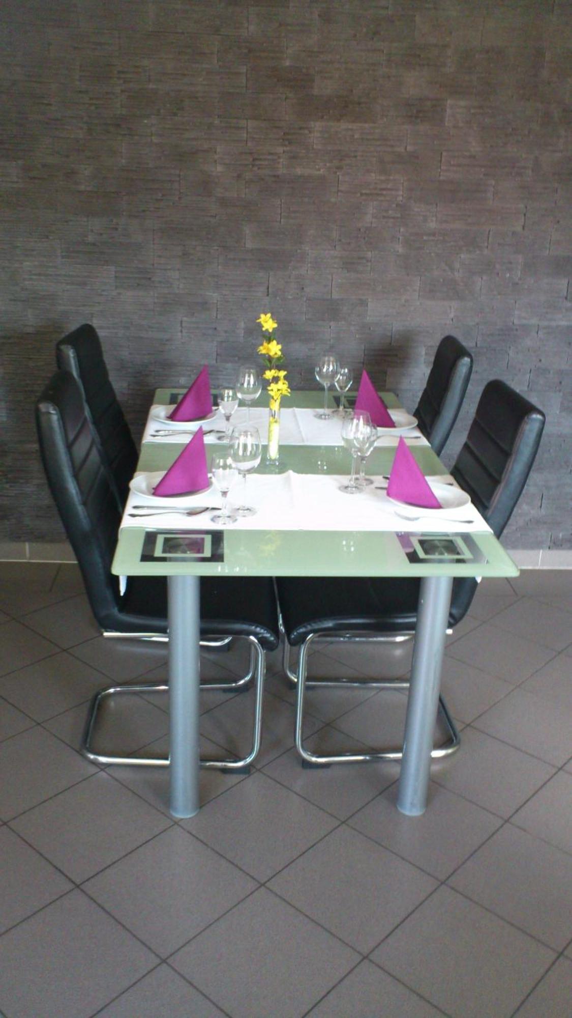 Hotel Am Rosenplatz,24 Stunden Check In, Kostenfreie Parkplaetze Brechtorf Luaran gambar