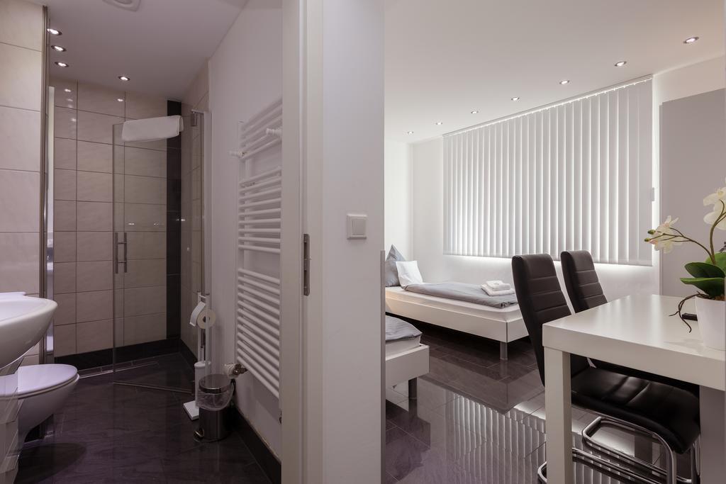 Hotel Am Rosenplatz,24 Stunden Check In, Kostenfreie Parkplaetze Brechtorf Luaran gambar