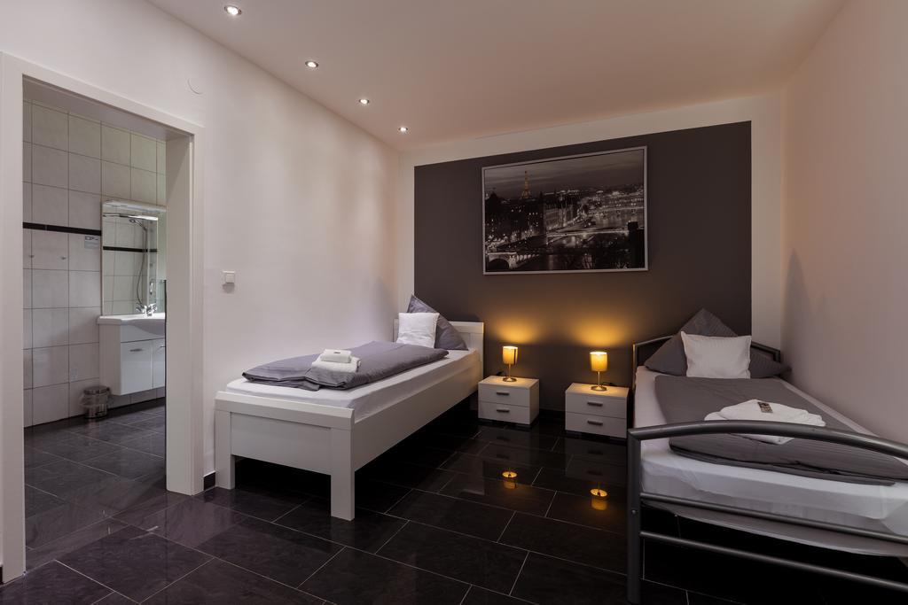 Hotel Am Rosenplatz,24 Stunden Check In, Kostenfreie Parkplaetze Brechtorf Luaran gambar