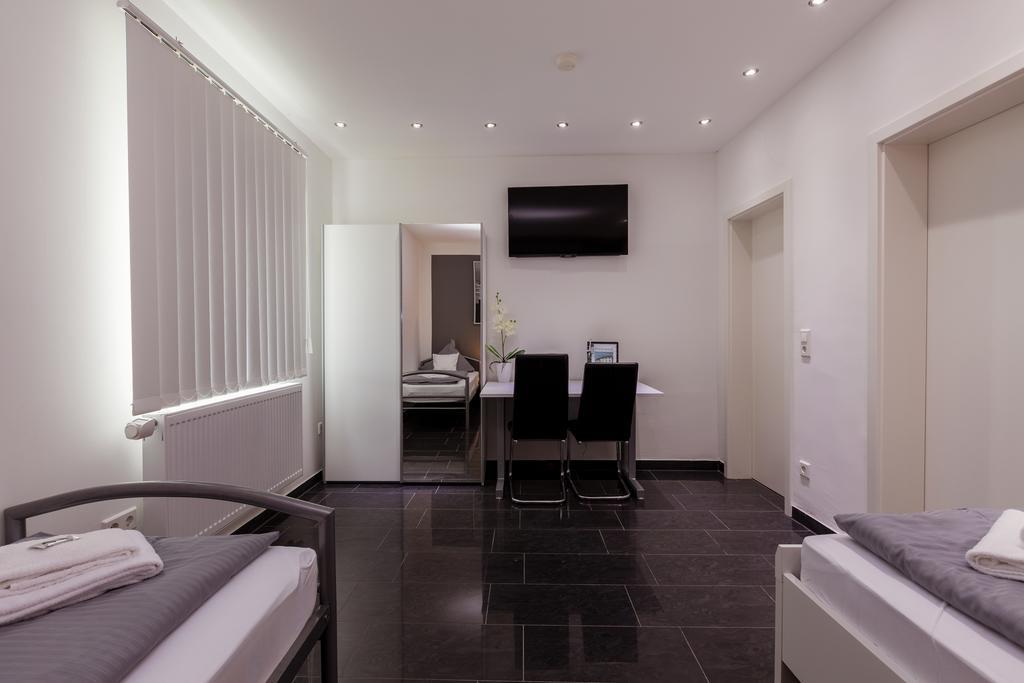 Hotel Am Rosenplatz,24 Stunden Check In, Kostenfreie Parkplaetze Brechtorf Luaran gambar