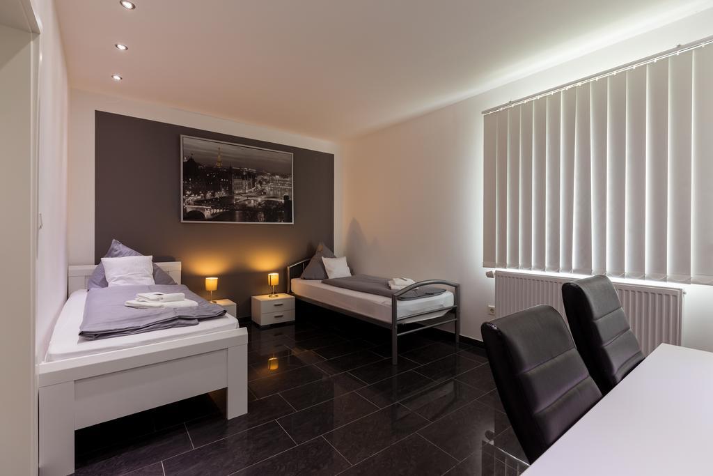 Hotel Am Rosenplatz,24 Stunden Check In, Kostenfreie Parkplaetze Brechtorf Luaran gambar