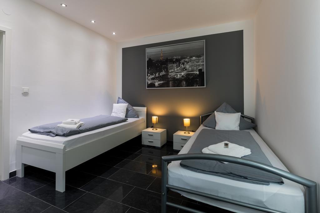 Hotel Am Rosenplatz,24 Stunden Check In, Kostenfreie Parkplaetze Brechtorf Luaran gambar