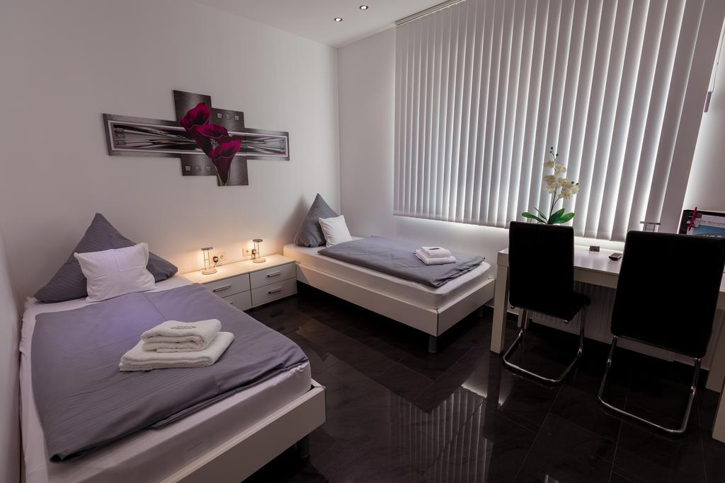 Hotel Am Rosenplatz,24 Stunden Check In, Kostenfreie Parkplaetze Brechtorf Luaran gambar